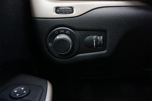 2017 Jeep Cherokee Sport