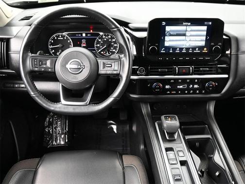 2024 Nissan Pathfinder SL FWD