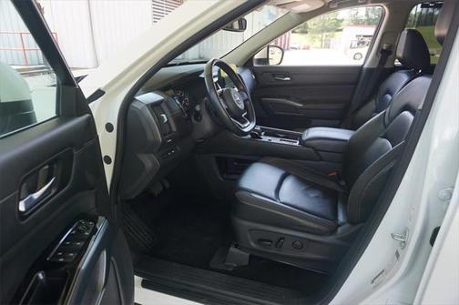 2022 Nissan Pathfinder SL 2WD