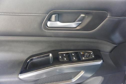 2022 Nissan Pathfinder SL 2WD