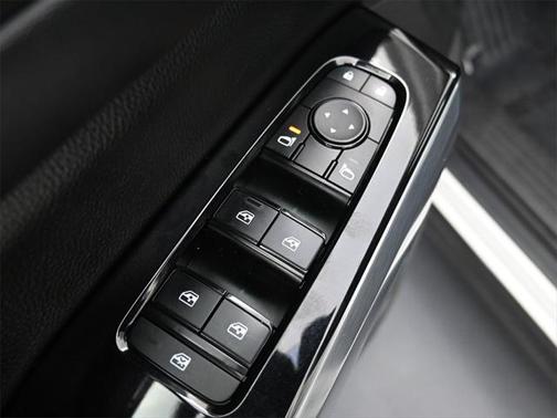 2022 Nissan Pathfinder SL 2WD