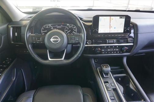 2022 Nissan Pathfinder SL 2WD