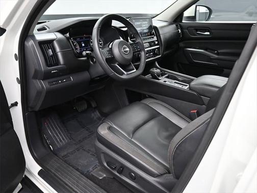 2022 Nissan Pathfinder SL 2WD
