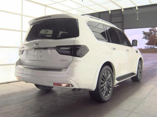 2024 INFINITI QX80 SENSORY AWD