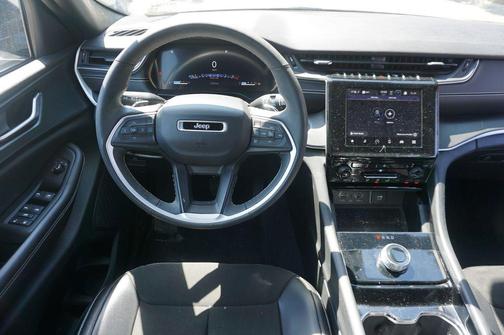Bright White Clearcoat 2023 Jeep Grand Cherokee L Altitude