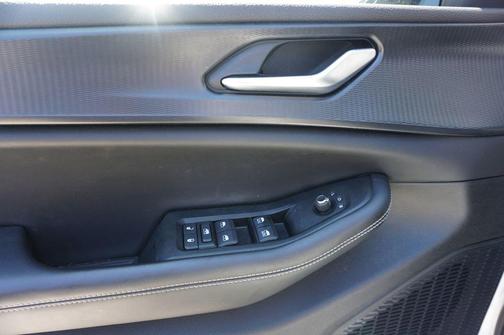Bright White Clearcoat 2023 Jeep Grand Cherokee L Altitude