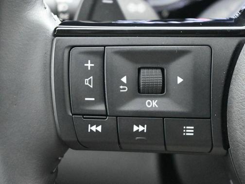 2025 Nissan Pathfinder SL FWD