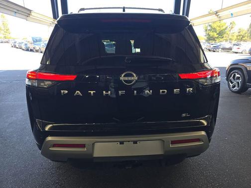 2025 Nissan Pathfinder SL FWD