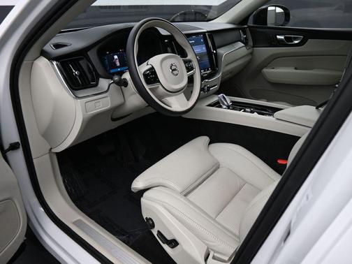2025 Volvo XC60 B5 Ultra