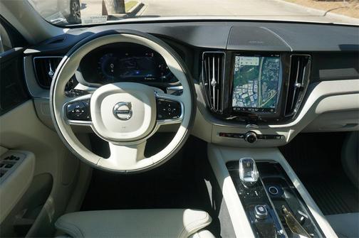 2025 Volvo XC60 B5 Ultra