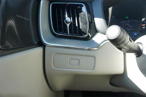 2025 Volvo XC60 B5 Ultra