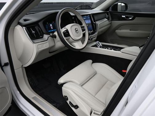 2025 Volvo XC60 B5 Ultra