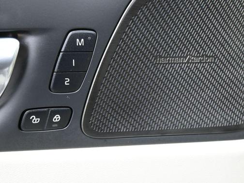 2025 Volvo XC60 B5 Ultra