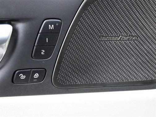 2025 Volvo XC60 B5 Ultra