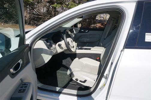 2025 Volvo XC60 B5 Ultra