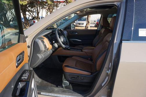 2024 Nissan Pathfinder Platinum FWD