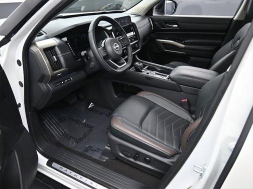 2024 Nissan Pathfinder Platinum FWD