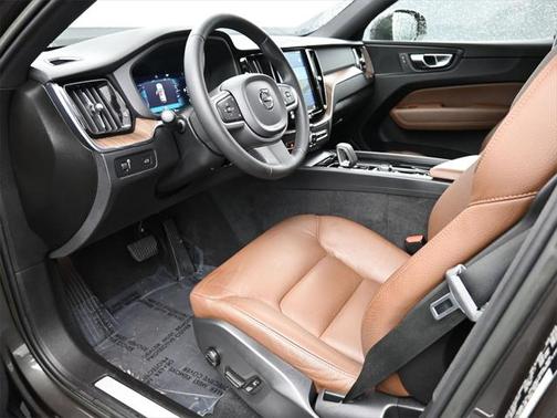 2022 Volvo XC60 B5 Momentum