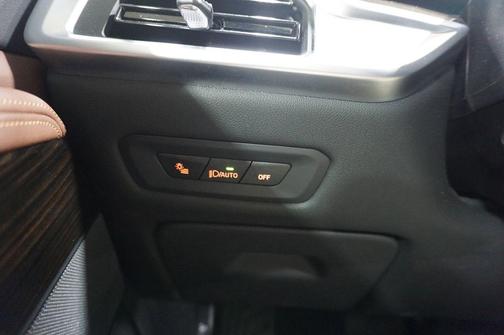 Mineral White Metallic 2025 BMW X5 xDrive40i