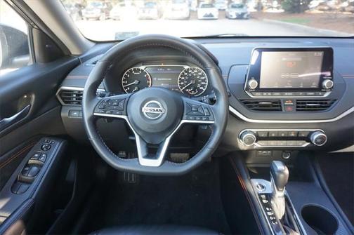 2022 Nissan Altima SR VC-Turbo FWD