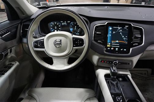 2022 Volvo XC90 T6 Inscription