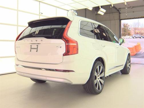2022 Volvo XC90 T6 Inscription