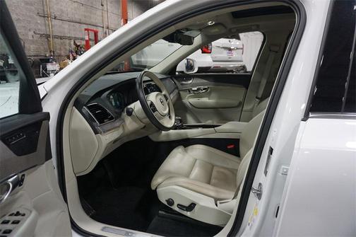 2022 Volvo XC90 T6 Inscription
