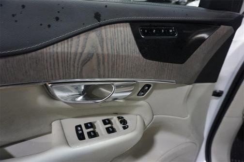 2022 Volvo XC90 T6 Inscription