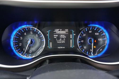Brilliant Black Crystal Pearlcoat 2017 Chrysler Pacifica Touring