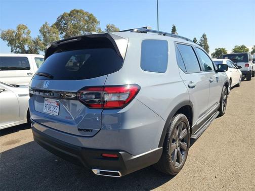 2023 Honda Pilot 2WD Sport