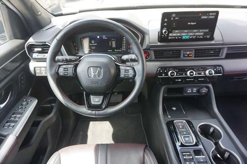 Crystal Black Pearl 2025 Honda Pilot Black Edition