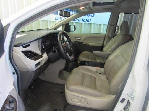 2017 Toyota Sienna XLE