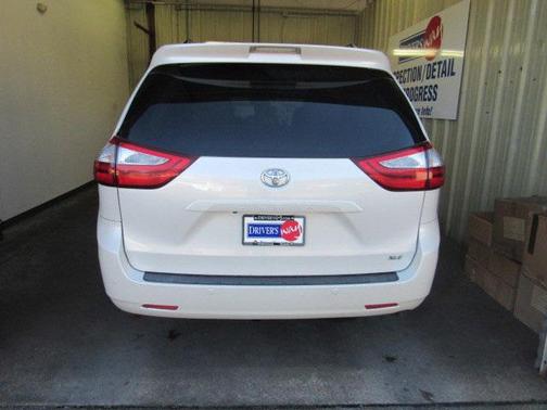2017 Toyota Sienna XLE