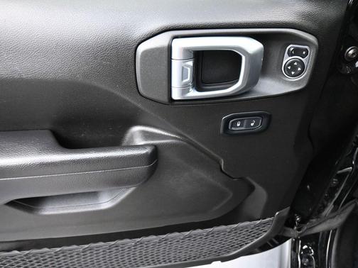 Black Clearcoat 2024 Jeep Gladiator Rubicon