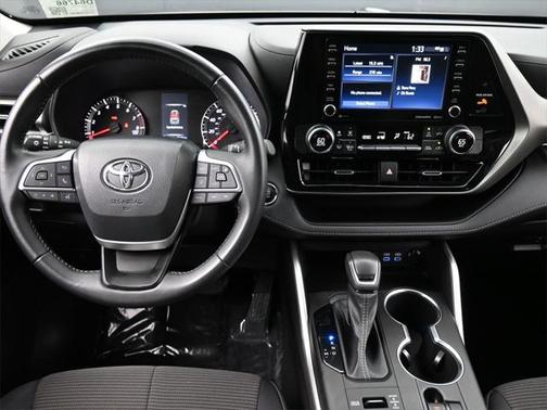 2022 Toyota Highlander LE