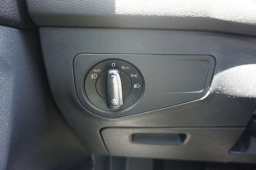 White Silver Metallic 2018 Volkswagen Tiguan 2.0T S