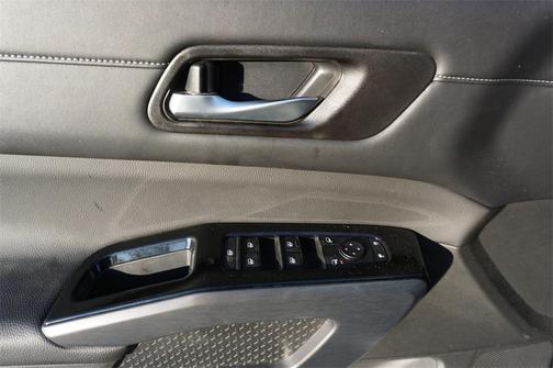 2023 Nissan Pathfinder SL FWD