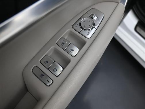 2022 Genesis G70 2.0T RWD