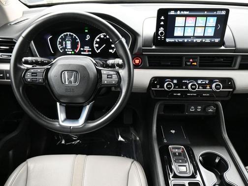 Platinum White Pearl 2023 Honda Pilot Touring 8-Passenger