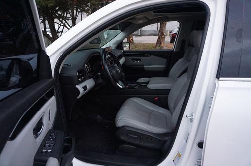 Platinum White Pearl 2023 Honda Pilot Touring 8-Passenger