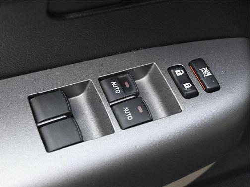 2013 Toyota Sequoia SR5