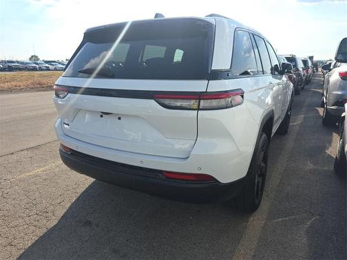 2022 Jeep Grand Cherokee Altitude