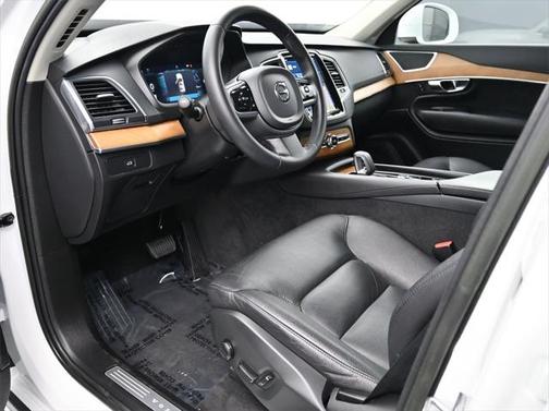 2023 Volvo XC90 B6 Core