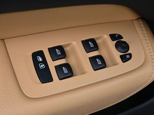 2020 Volvo XC60 T5 Momentum