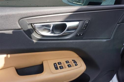 2020 Volvo XC60 T5 Momentum
