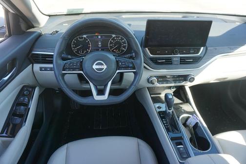 Pearl White 2024 Nissan Altima 2.5 SL