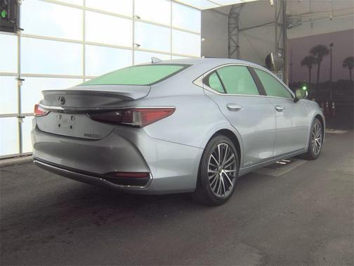 2022 Lexus ES 300h Base