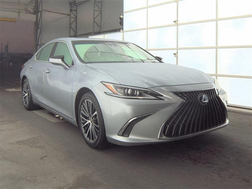 2022 Lexus ES 300h Base
