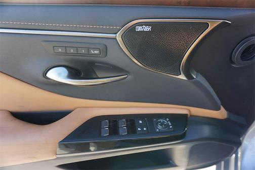 2022 Lexus ES 300h Base