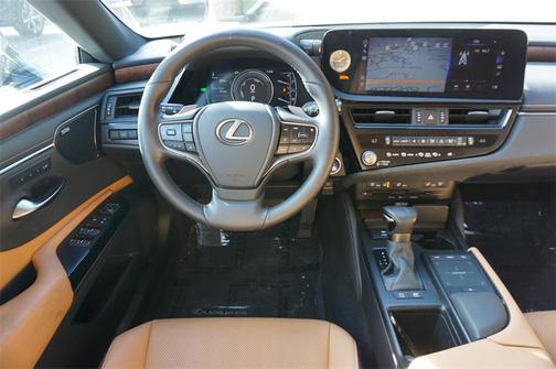 2022 Lexus ES 300h Base